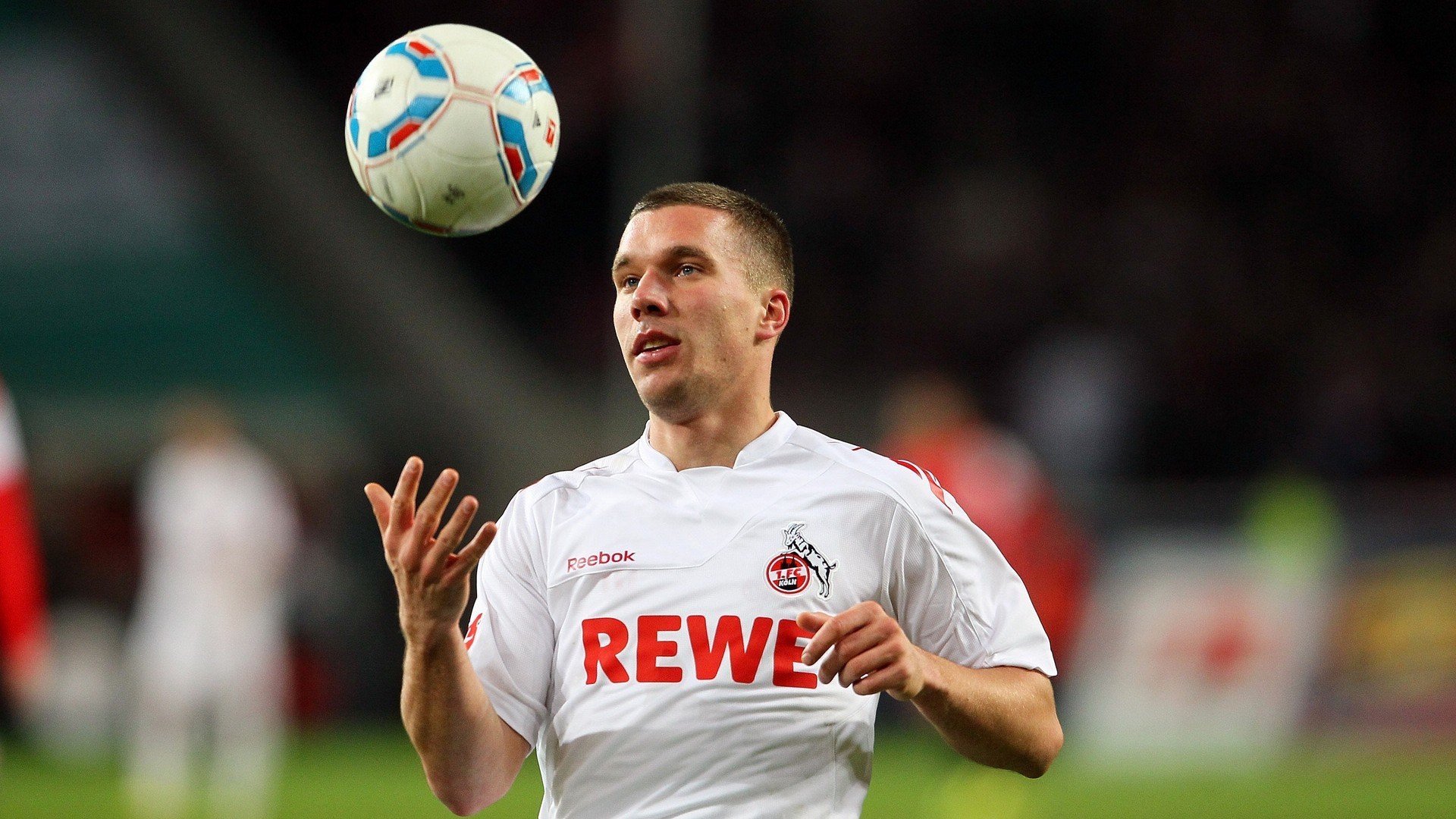 赛道上的蓝黑风暴，劳塔罗在F1揭幕战加时赛中主宰埃及赛道