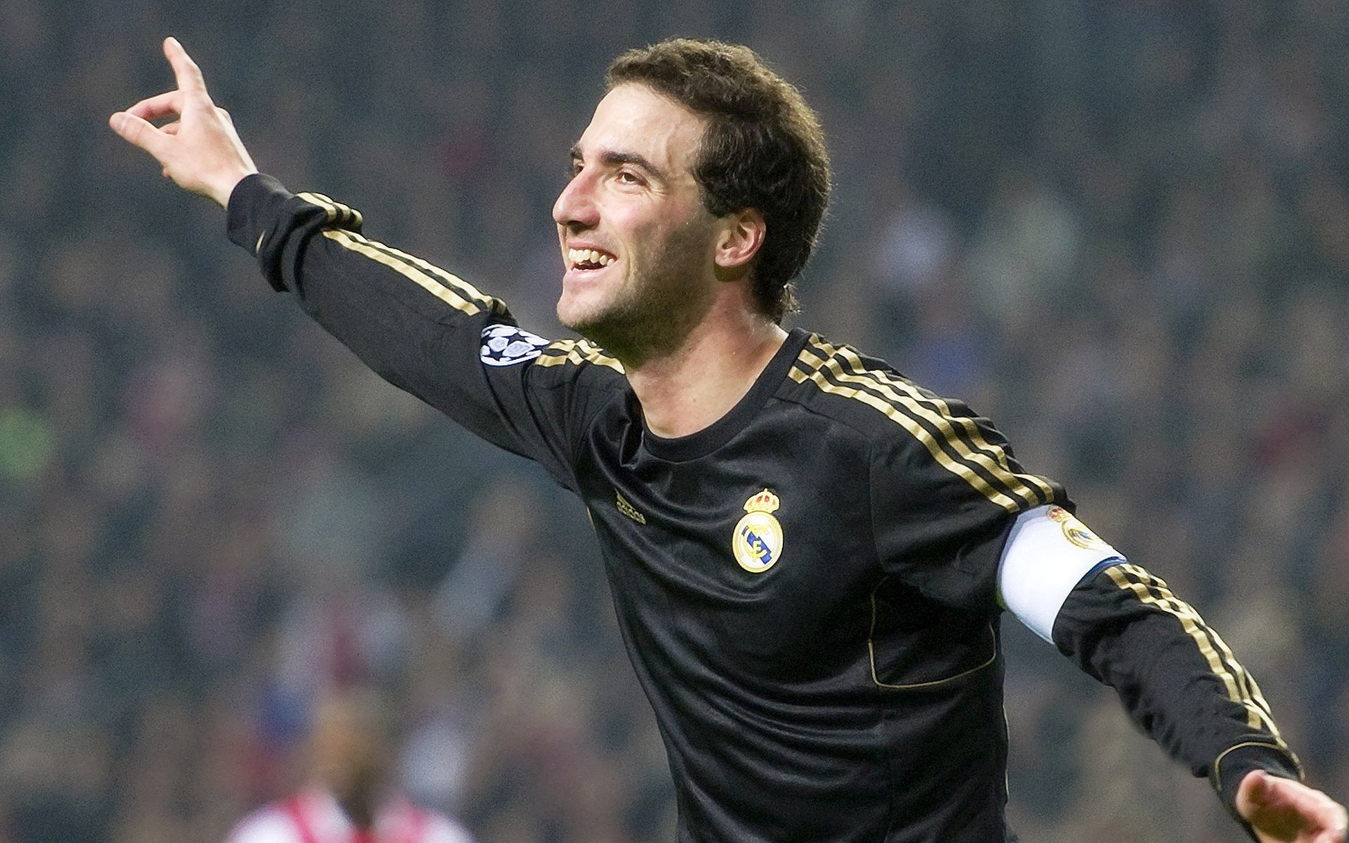 当美国完胜希腊遇上萨拉赫状态火热，体育世界里的多元胜利叙事